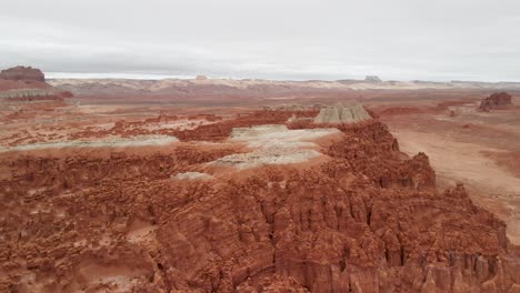 Toma-Aérea-Del-Extenso-Valle-Goblin-Del-Sur-De-Utah.