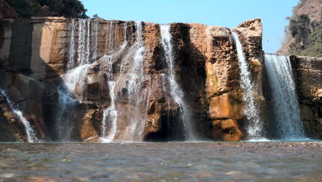 Waterfall-cascade-through-the-rocky-trails-in-forest-wide-shot