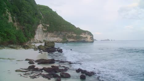 A-Slice-of-Paradise:-Diamond-Beach,-Nusa-Penida-in-4K