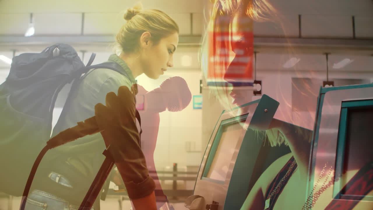 mujer usando un quiosco de autoservicio, animación de interfaz digital sobre sus acciones