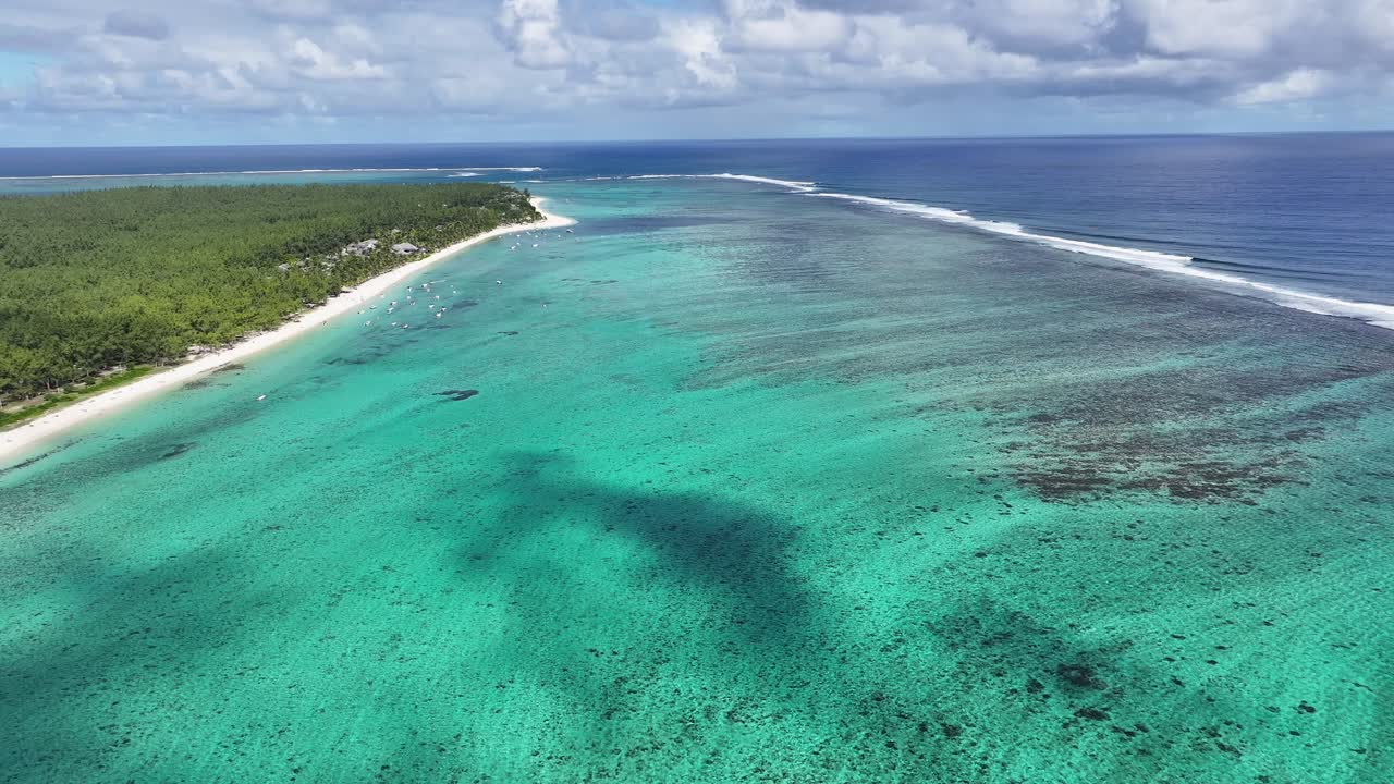 la playa de le morne en port louis en la isla de mauricio