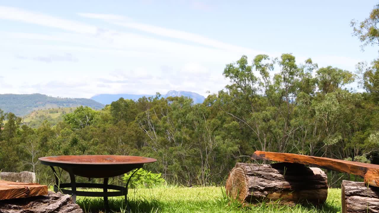 변하는 빛으로 정적 야외 장면