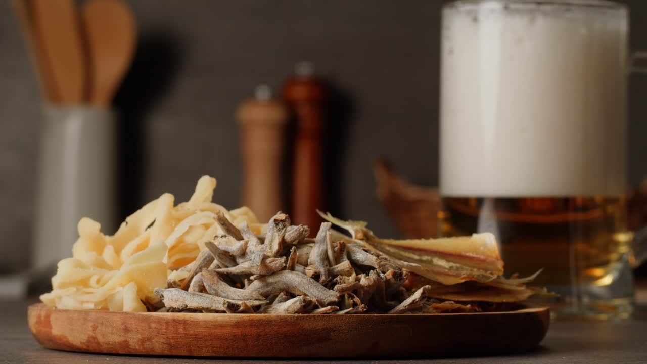 Snack di pesce essiccato con birra
