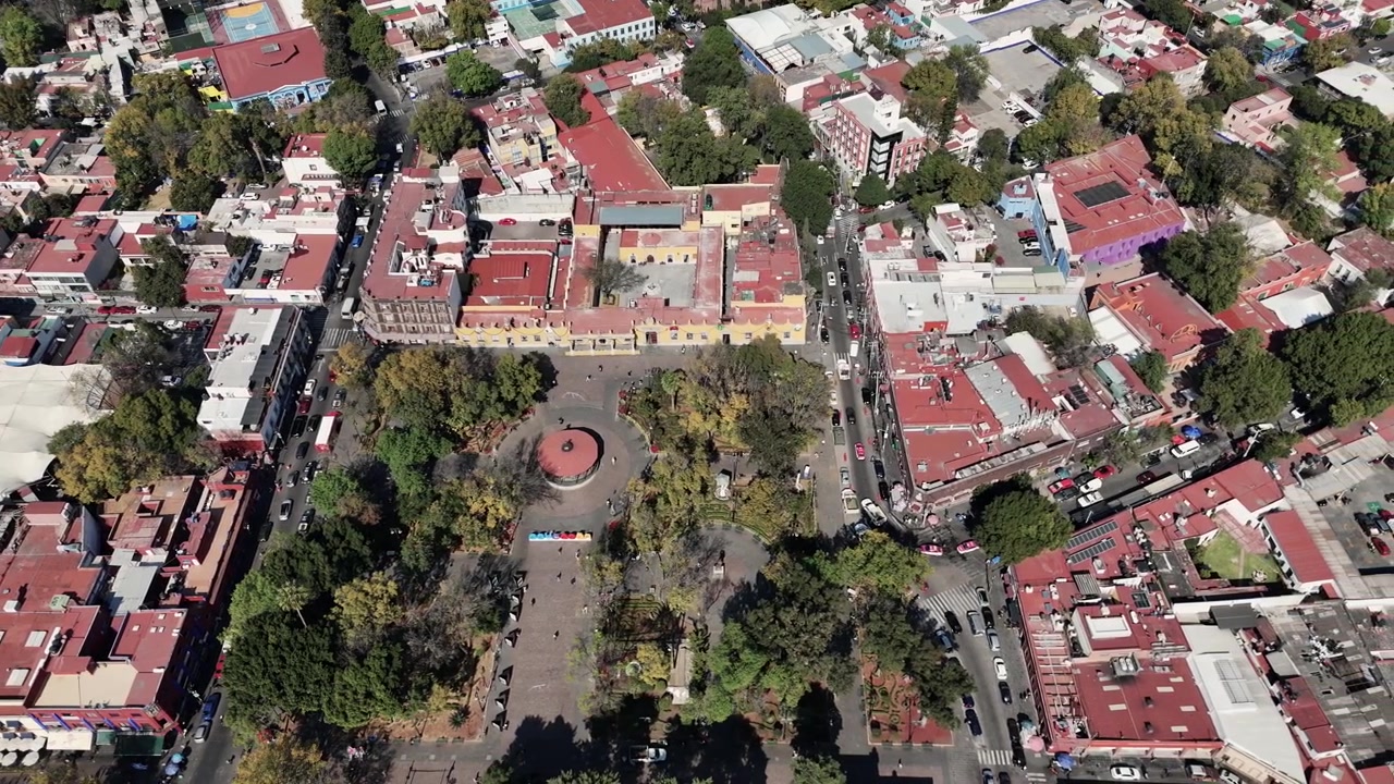 Veduta aerea di Plaza Hidalgo nel centro storico di Coyoacán, CDMX.