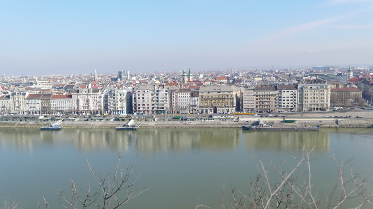 vista panorámica de budapest en un día soleado sin nubes