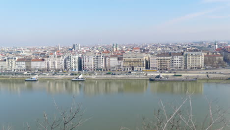 Vista-Panorámica-De-Budapest-En-Un-Día-Soleado-Sin-Nubes