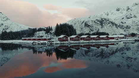 Vista-Aérea-Del-Hermoso-Paisaje-De-Las-Islas-Lofoten-Durante-El-Invierno