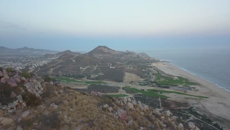 Revelación-Aérea-De-La-Playa-De-Cabo-San-Lucas,-Península-De-Baja-California,-México