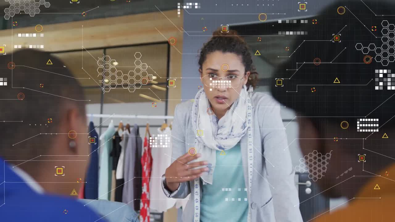 animación del procesamiento de datos sobre diversas personas de negocios hablando