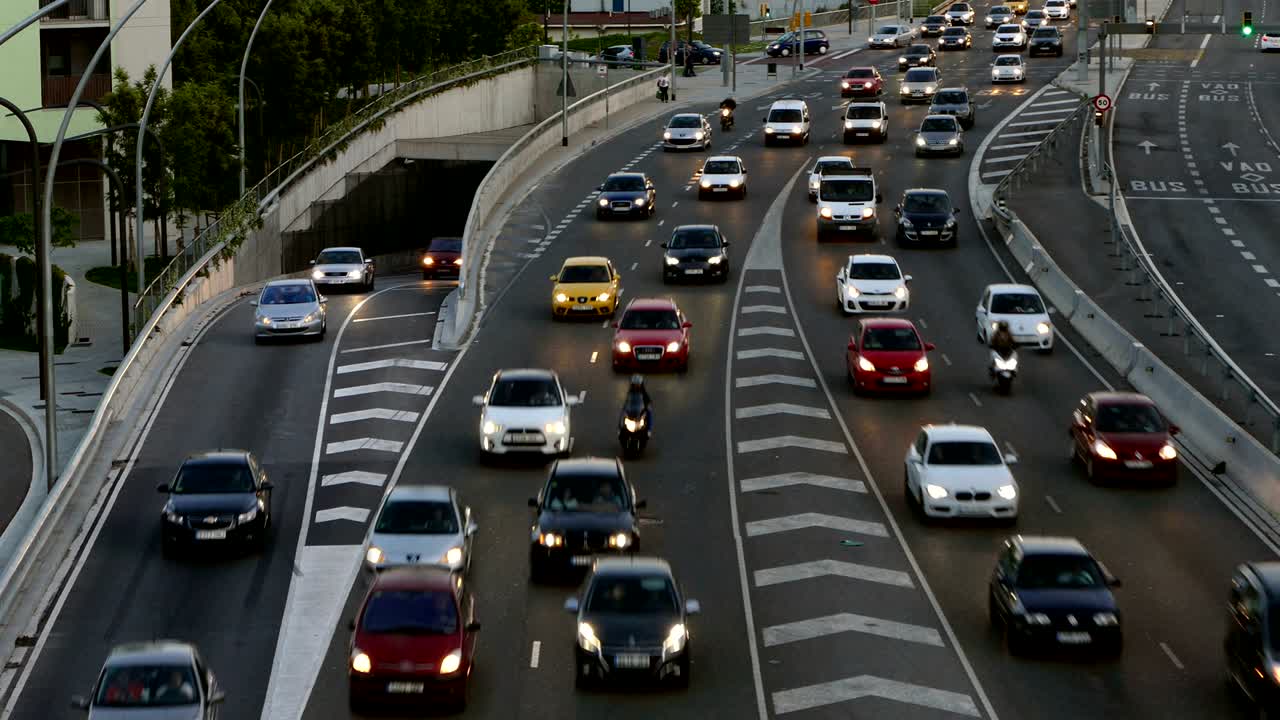 cinemagraph de la escena del tráfico en el anochecer.