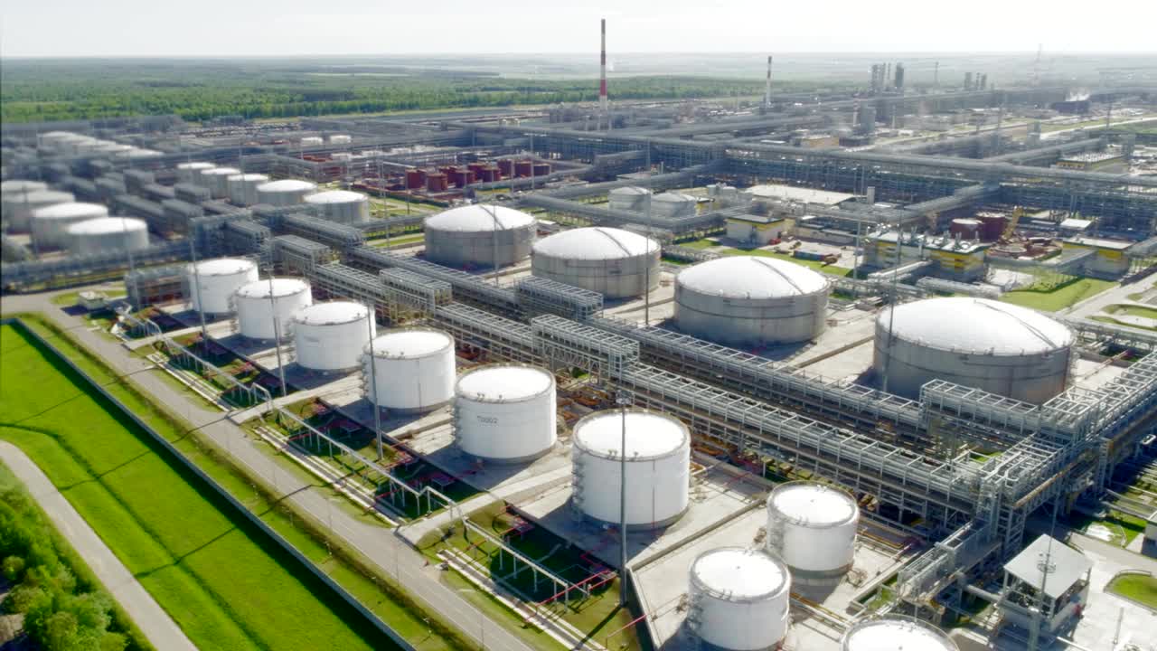 정유 공장 의 색 가스 크 와 파이프 라인 조류 시각