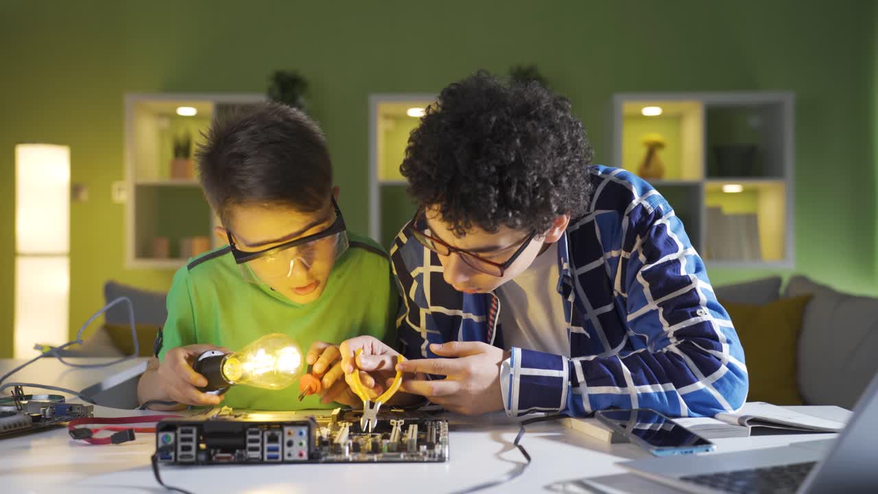 los chicos de la tecnología.