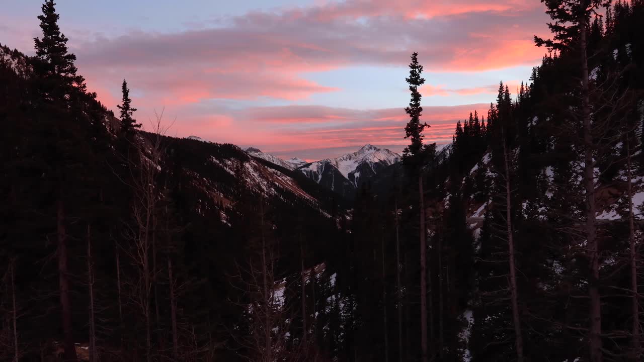 Tramonto sulle Montagne Rocciose Time-Lapse 4K