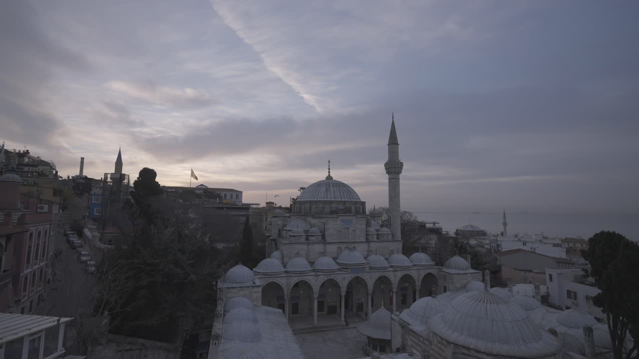 la mezquita de estambul al amanecer