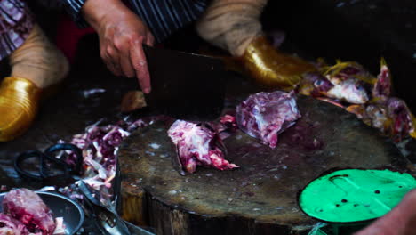 Close-up-view-of-Asiatic-hands-cutting-freshly-caught-fish