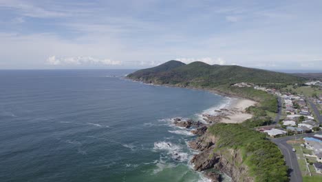 pintoresca ciudad costera de forster en nueva gales del sur, australia - toma aérea de drones