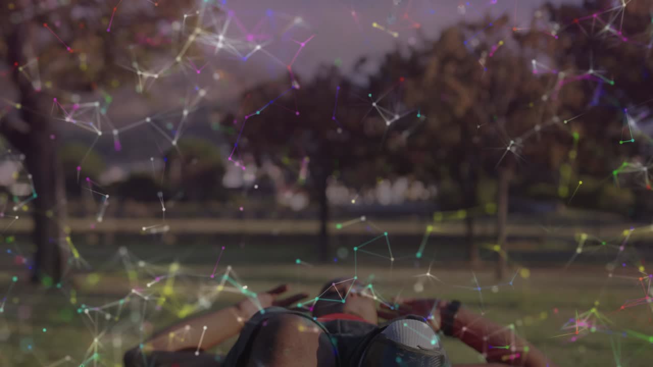 анимация коммуникационной сети над мужчиной-спортсменом с протезом ноги, тренирующимся на открытом воздухе