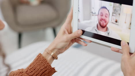 videollamada, comunicación y tableta con mujer
