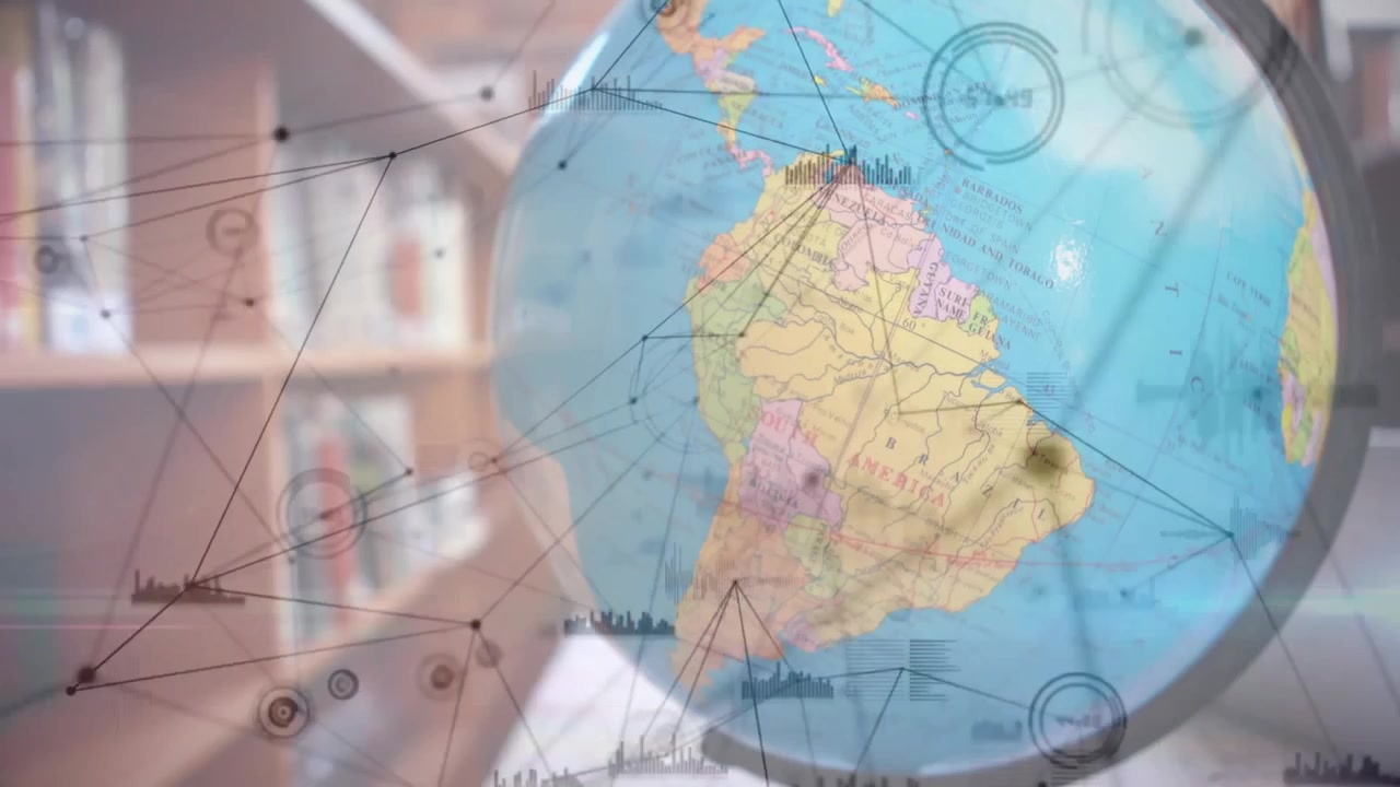 Con fotogrammi che avanzano, globo rotante con linee, nodi e icone in crescita, visualizzazione di una mappa digitale.