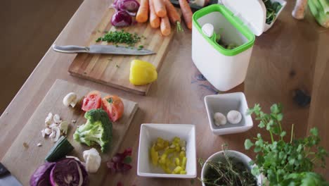 Video-De-Tabla-De-Cortar-Con-Verduras-Preparadas-Para-Cocinar