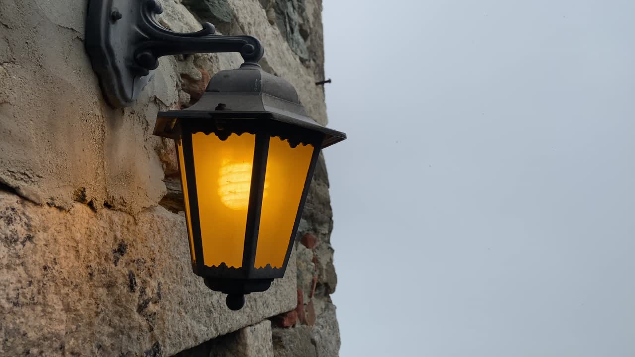 свет таинственной истории любви и есть свет, который показывает любовь