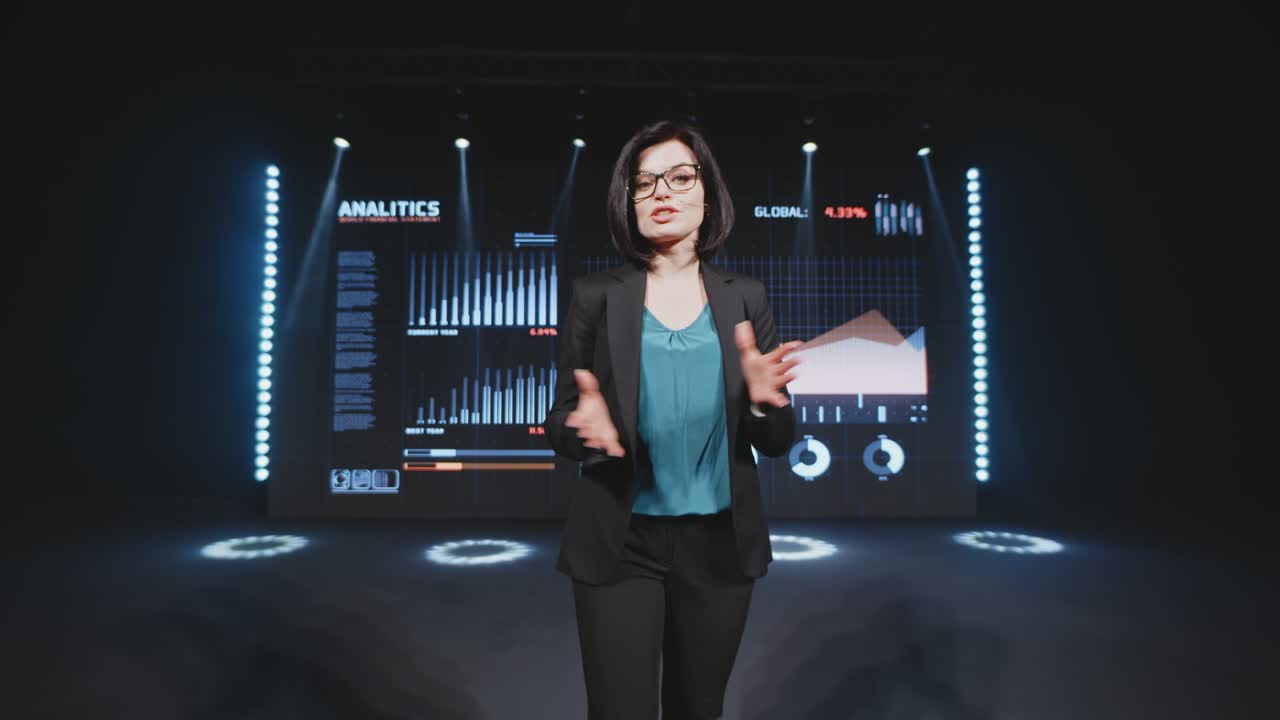 oradora femenina que comienza una formación empresarial en línea