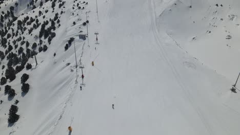 Winter-Holidaymakers-Overhead-View