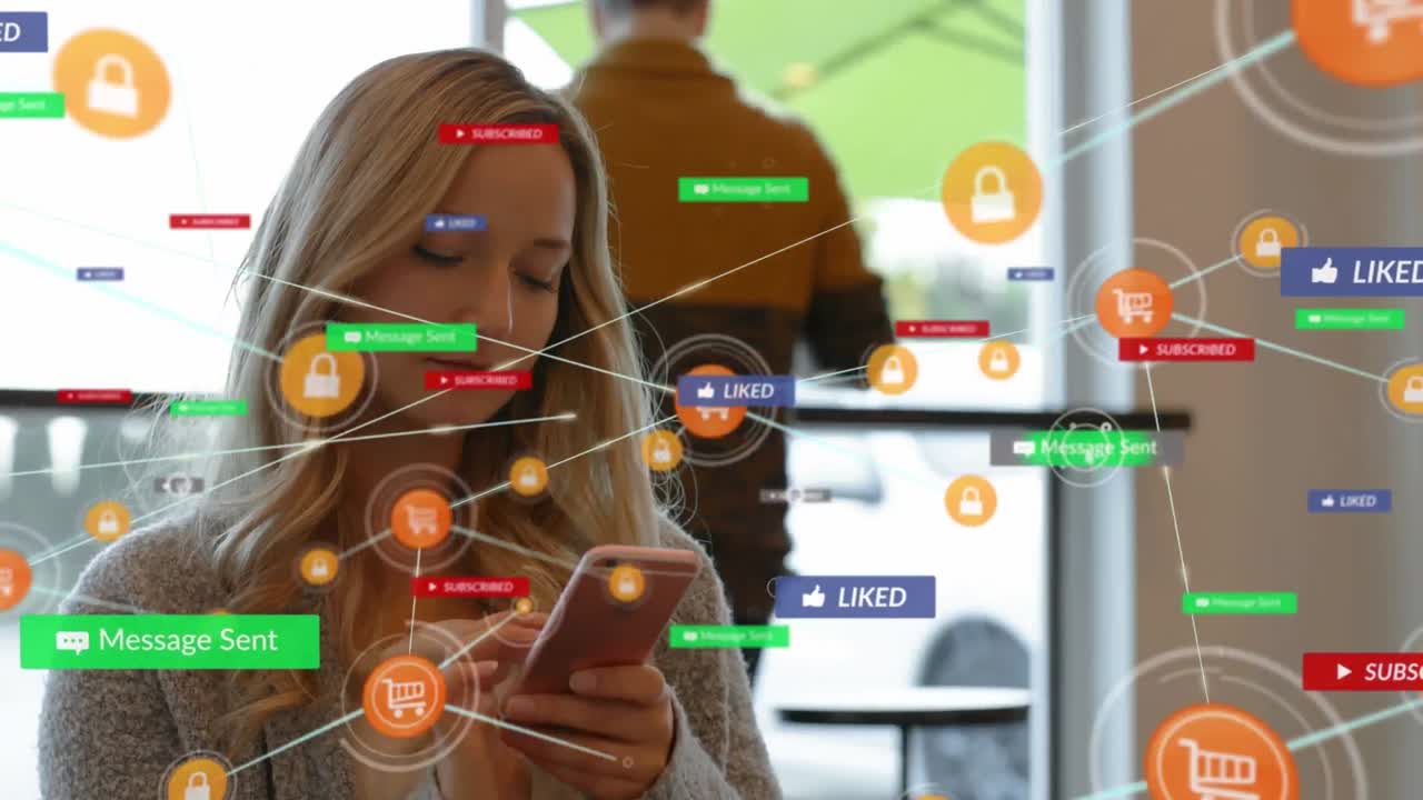animación de iconos de redes sociales, números y conexiones sobre mujeres caucásicas que usan teléfonos inteligentes