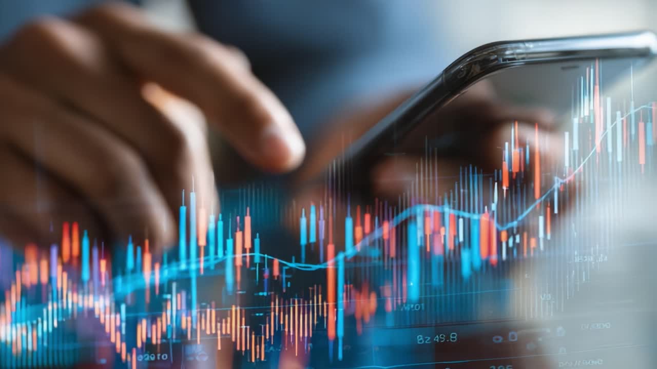 Análise de dados financeiros com tecnologia: close-up de mãos usando um smartphone exibindo as tendências e os gráficos do mercado