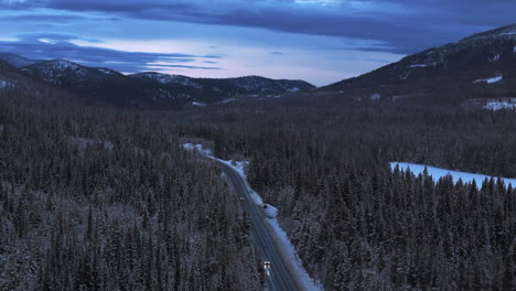 La-Gracia-Del-Crepúsculo-En-La-Autopista-Crowsnest