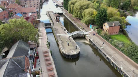 Newark-On-Trent-Lock-Luftaufnahme-Keine-Boote-Sind-In-Der-Schleuse