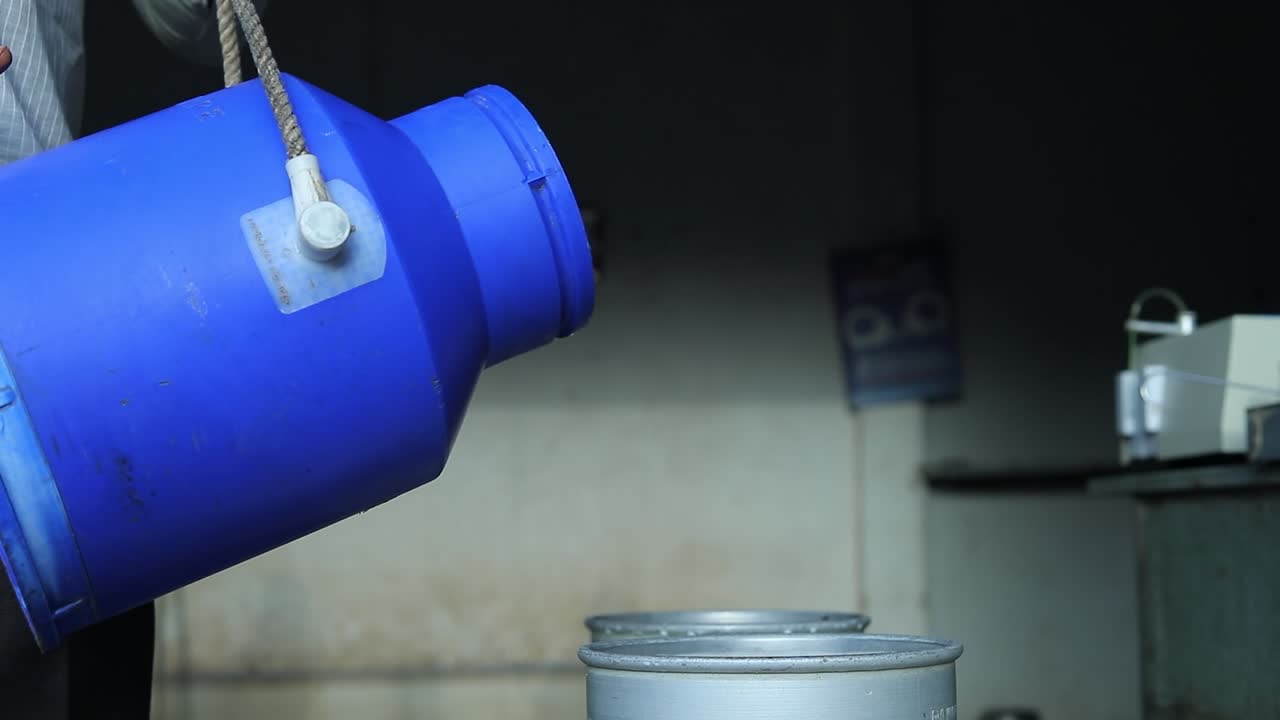 ensayo de control de calidad de la leche en laboratorio. productos de la industria láctea