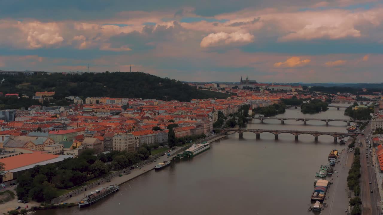 Se mi dici il nome della città, posso completare il lavoro sui metadata