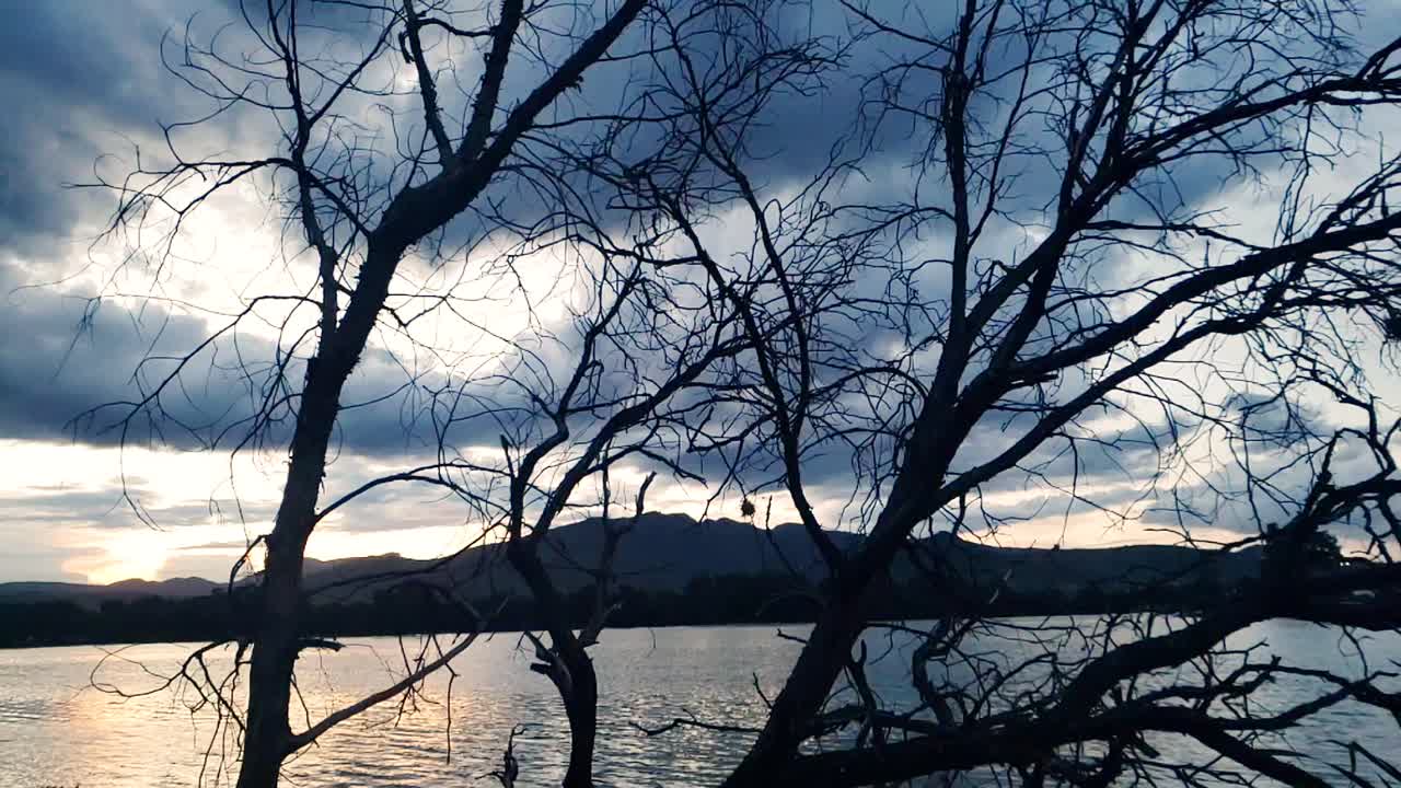 cloudy evening by the lake