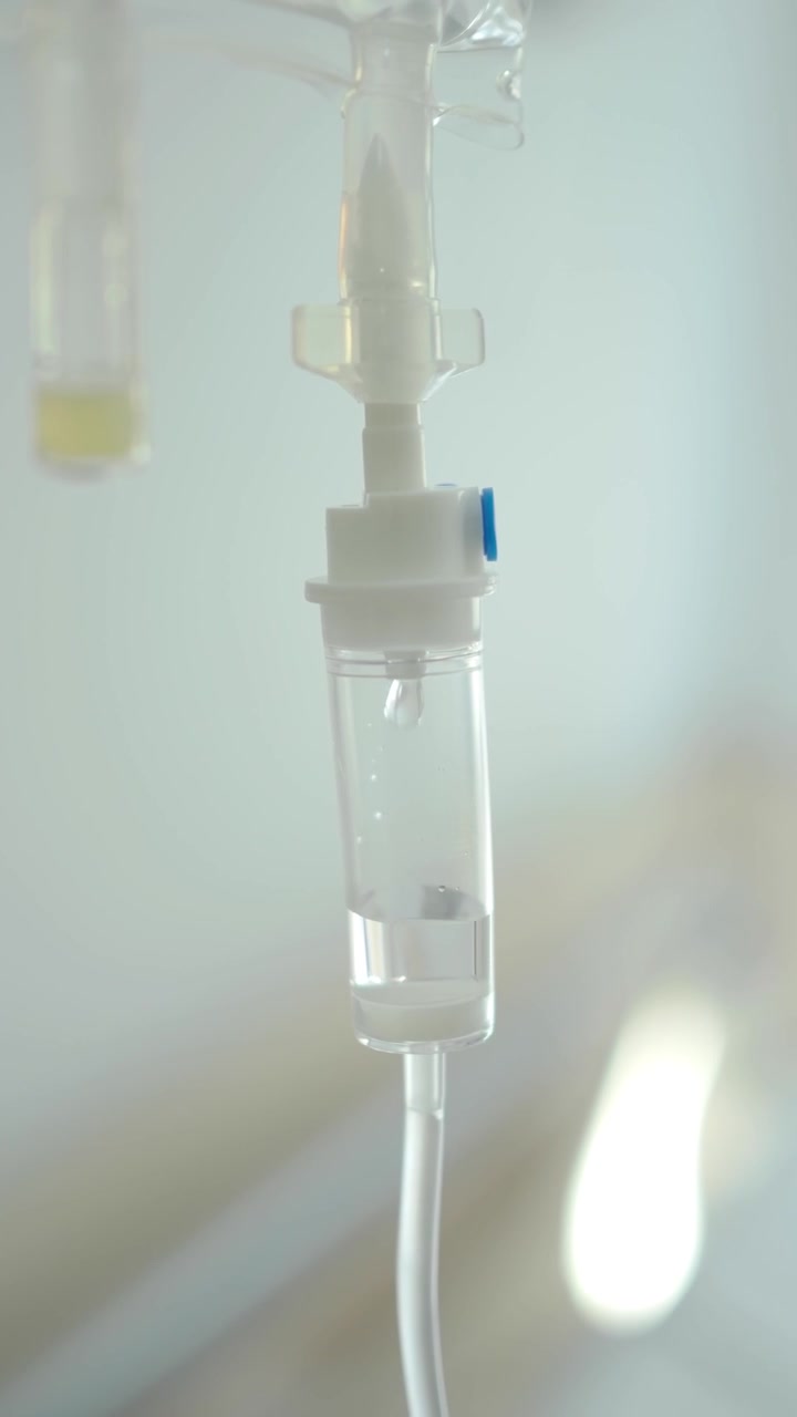 Camera di flebo per infusione di farmaci in ambiente ospedaliero.