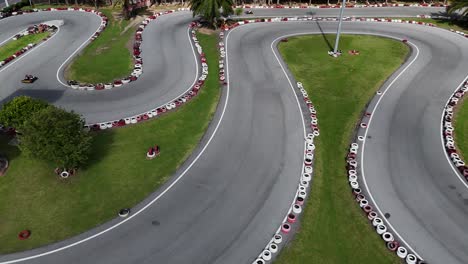vista aérea de una pista de go-kart