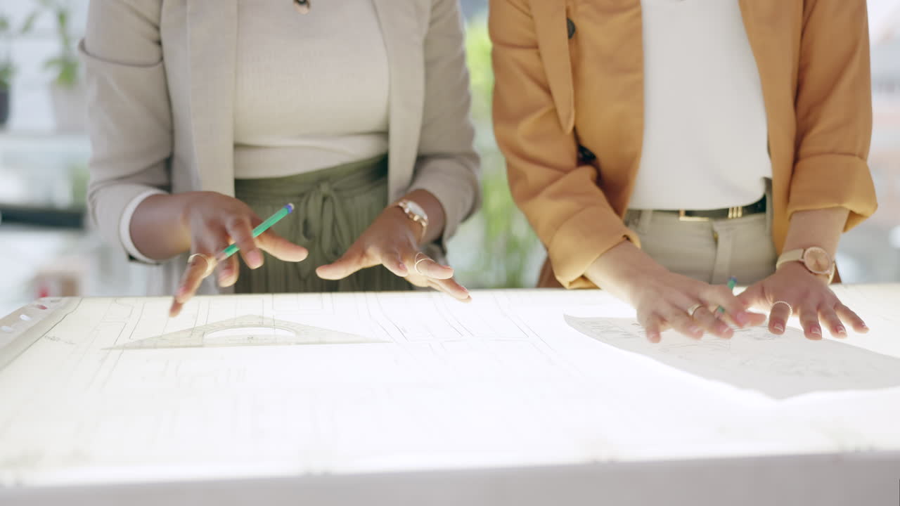 arquitecto de inicio creativo manos escribiendo en la oficina