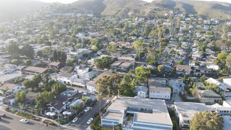 Luftaufnahme-Der-Geschäftigen-Stadt---Laguna-Beach