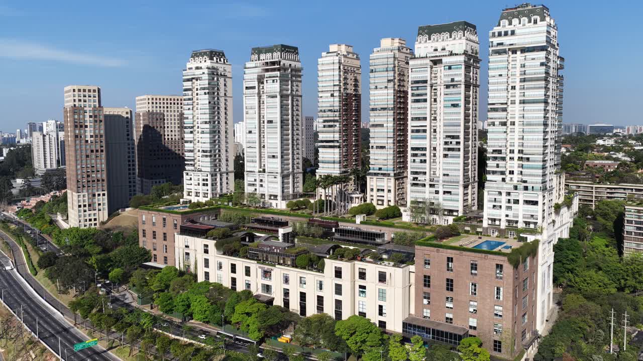 Cidade Jardim Shopping At Sao Paulo In Brazil. Residential Towers Landscape. Downtown District Scenery. Highrise Buildings. Cidade Jardim Shopping At Sao Paulo In Brazil. Residential District