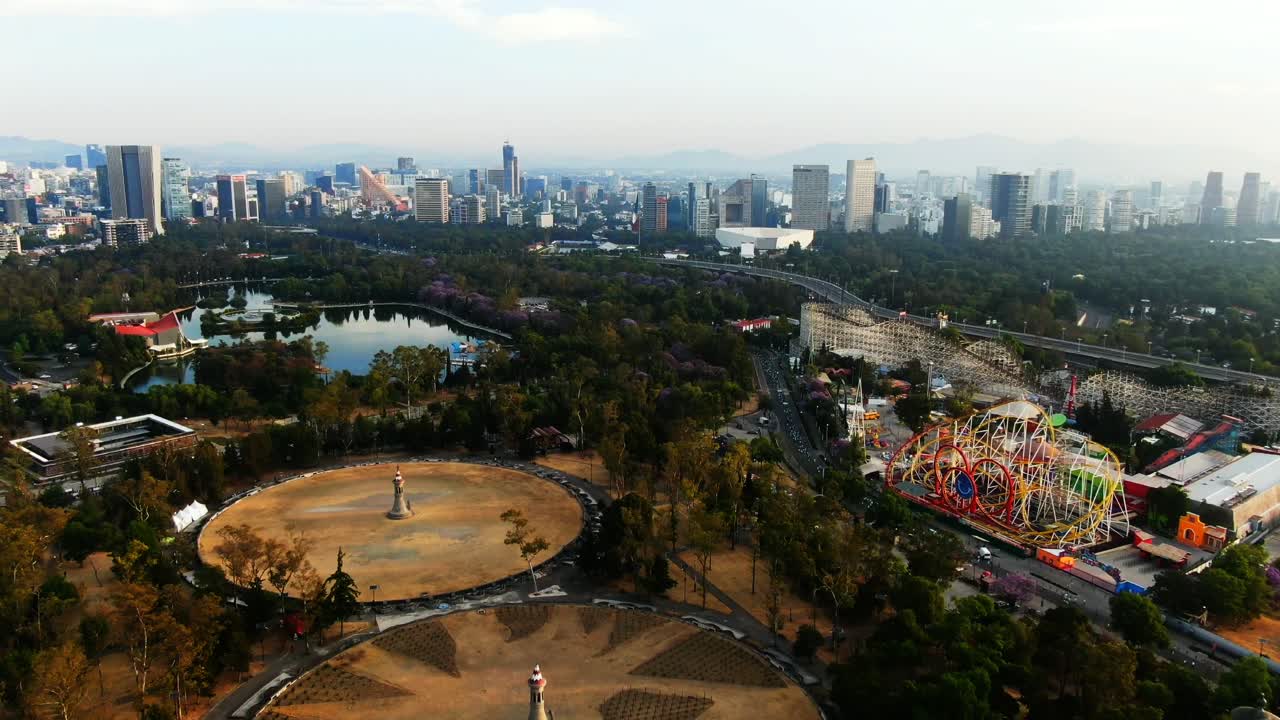imágenes aéreas de la segunda sección del parque chapultepec, ciudad de méxico.