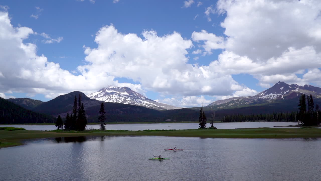 오리건 주 스파크스 호수 에 있는 카야커 들
