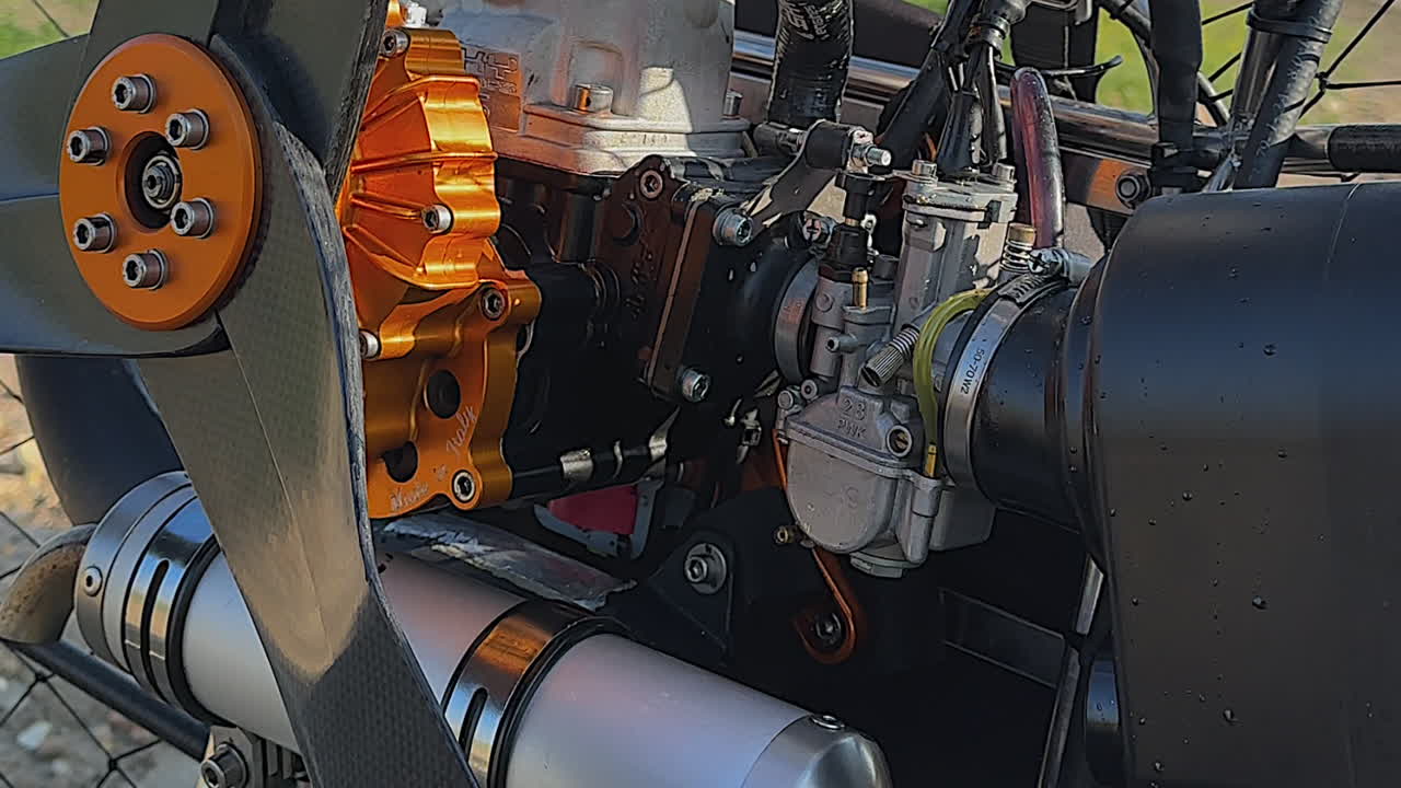 подробная информация о двигателе и винте парамоторного парапланера