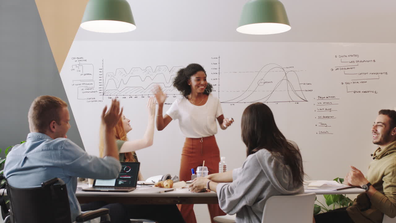 presentación de trabajo en equipo, celebración de los cinco más altos