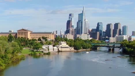 Aerial,-Fairmount-Water-Works-on-the-Schuykill-River,-Museum-of-art-and-skyscrapers-in-Philadelphia,-Pennsylvania,-USA