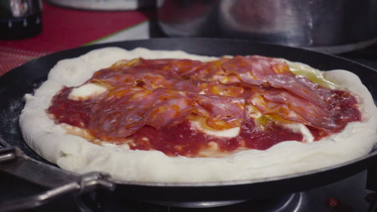 화재 covid 19에 4k 수제 이탈리아 페퍼로니 피자