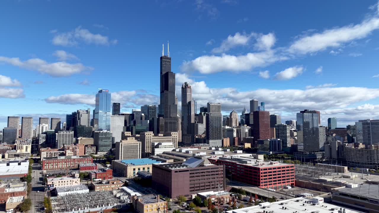 시카고 일리노이 스카이라인에서 항공 풀아웃