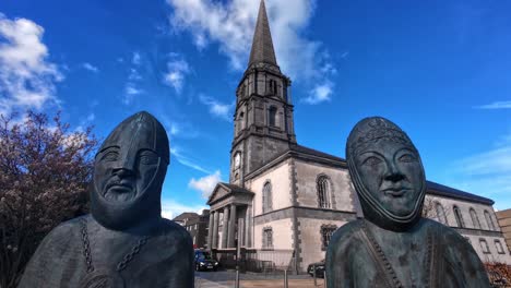 Waterford-Triángulo-Vikingo-Plaza-De-La-Catedral-De-La-Iglesia-De-Cristo-En-Un-Día-De-Primavera