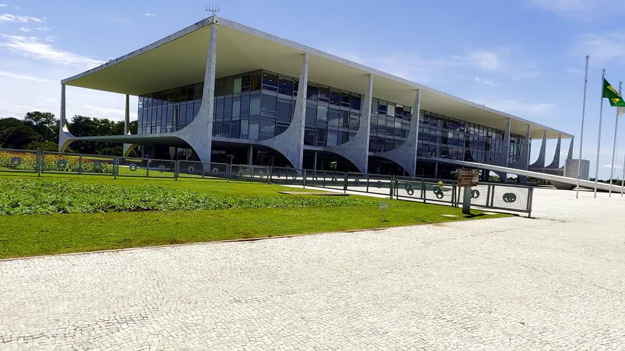 Palácio do Planalto, Presidential residence, government building