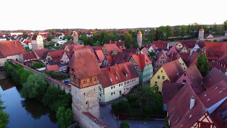 alte schöne berühmte kleinstadt in deutschland touristenattraktion luftaufnahme