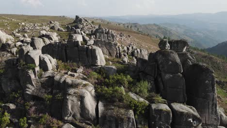 paisaje accidentado y rocoso del parque nacional de geres